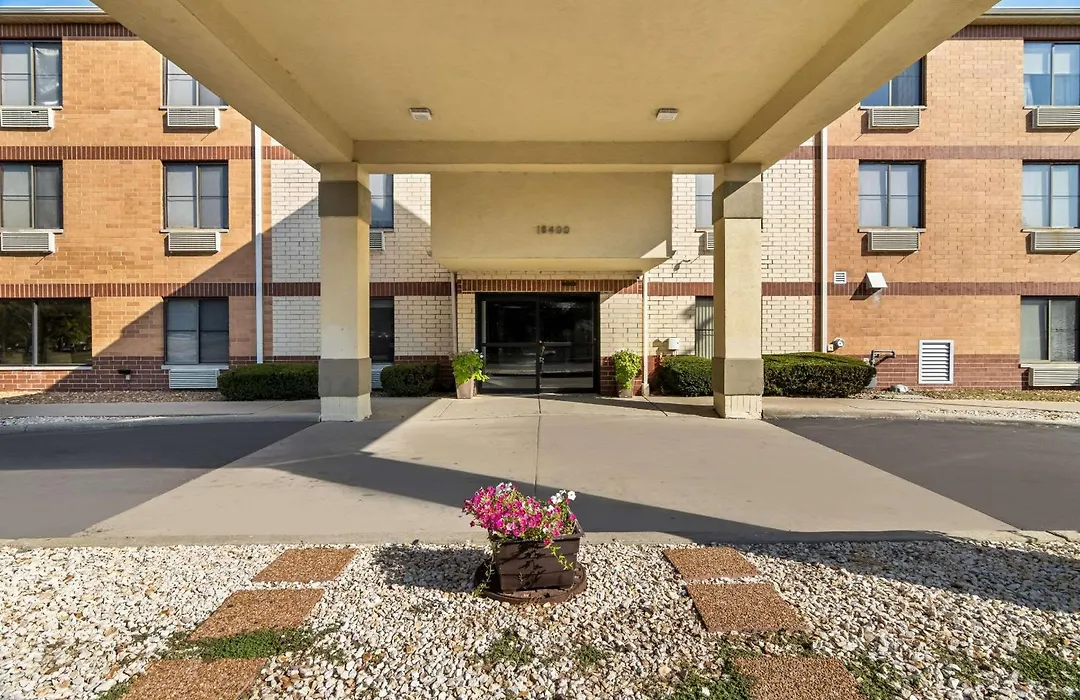 Comfort Inn & Suites Near Tinley Park Amphitheater-1