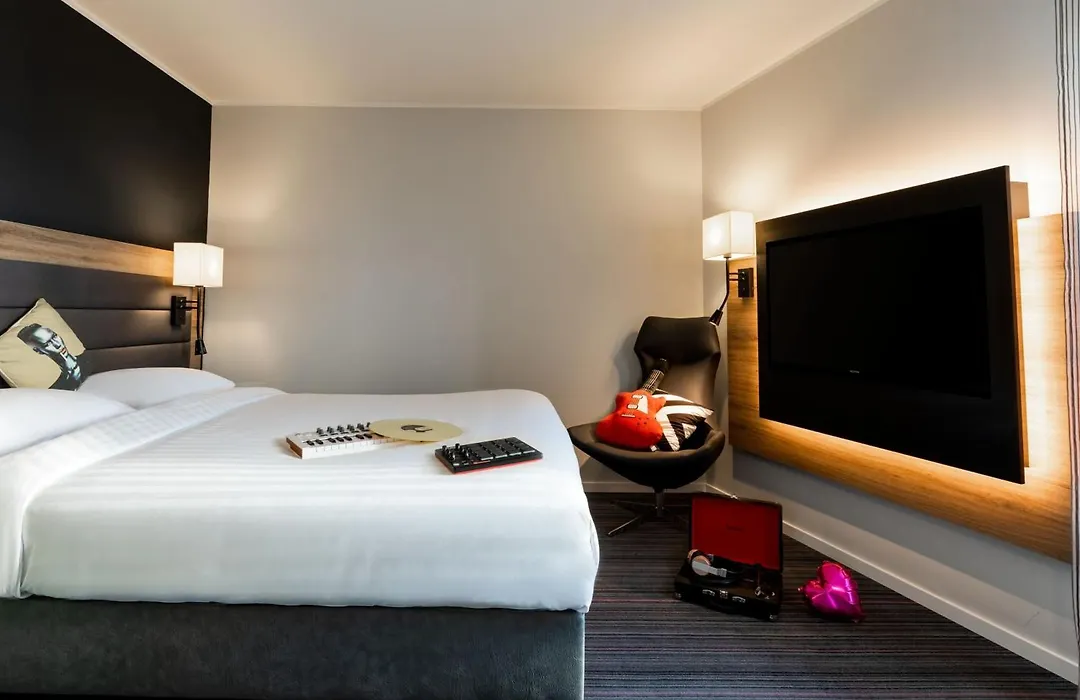 Moxy Glasgow Sec-1