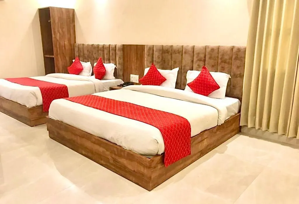 Hamptan Hotel - 200 Mt From Golden Temple-1