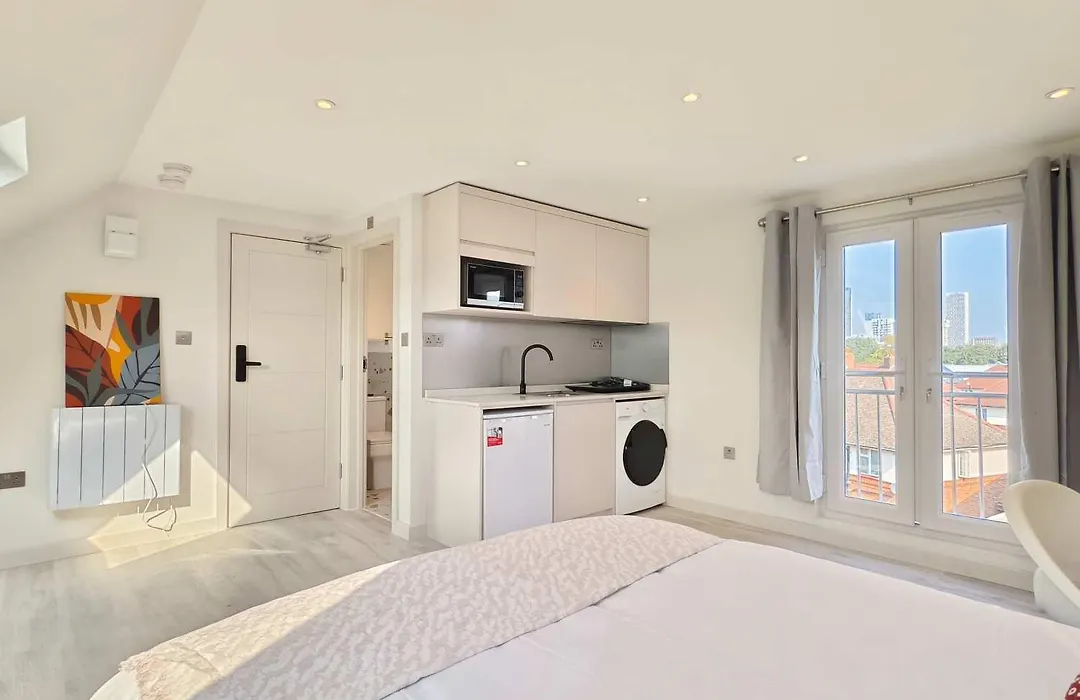 Morden Stratford Studio 4-1