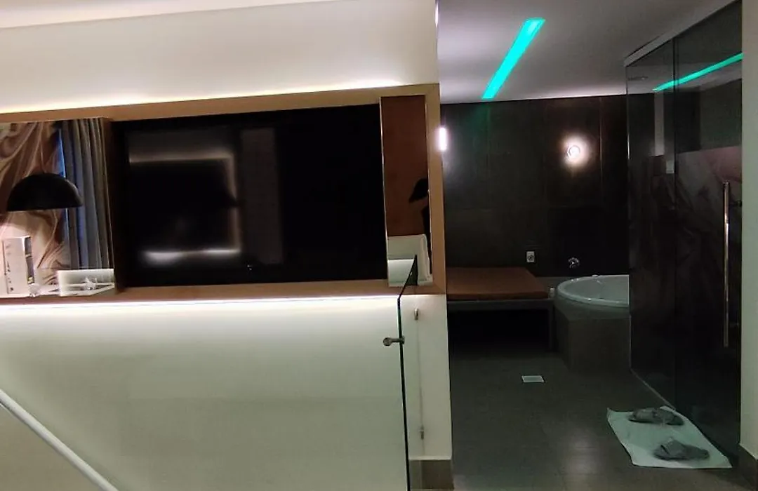 Mint Motel-1