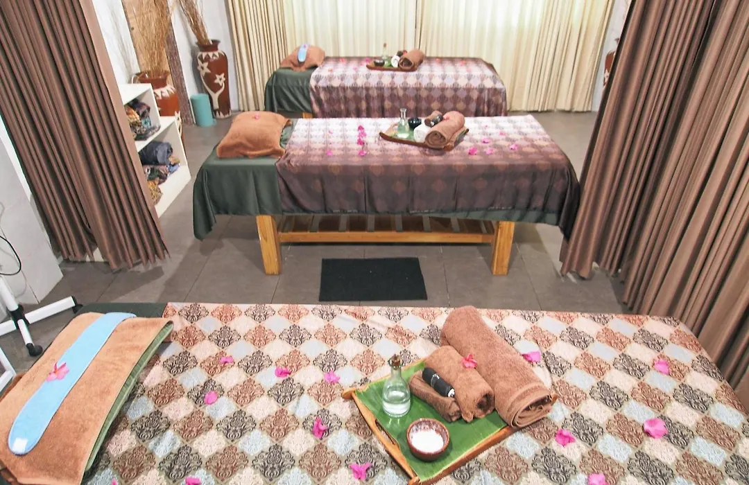 Coco Breeze Spa Hotel-1