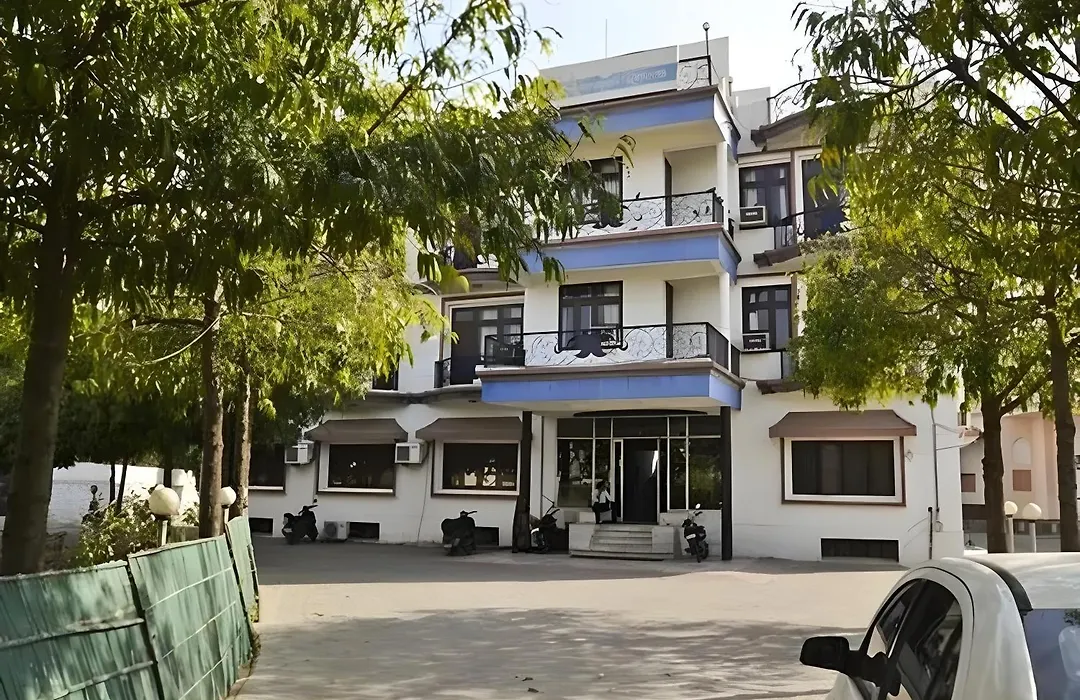 Hotel Amrapali-1