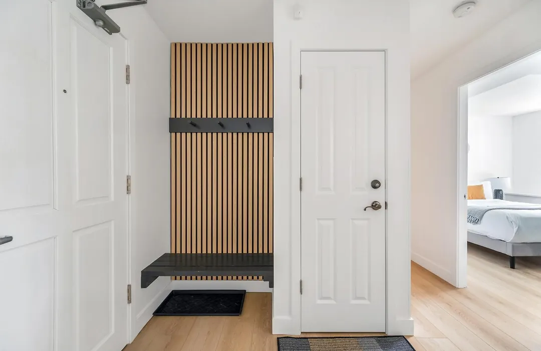 A Fully Renovated Condo Near Village Centre With Mt View And Close To Lift In Cascade Lodge-1