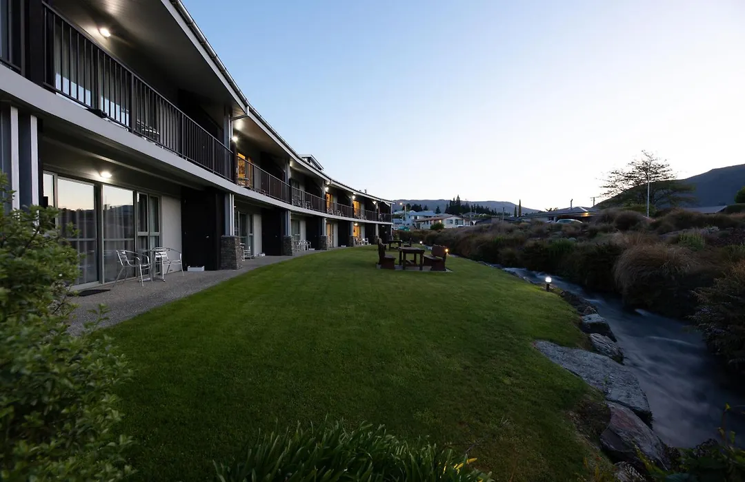 Clearbrook Motel & Serviced Apartments-1