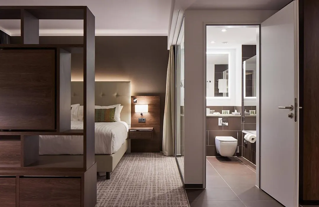 Courtyard By Marriott Wolfsburg-1
