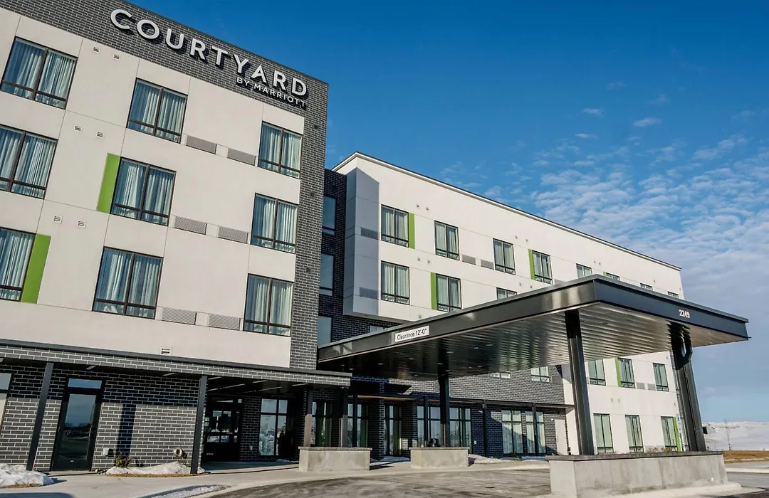 Courtyard By Marriott Fargo-1