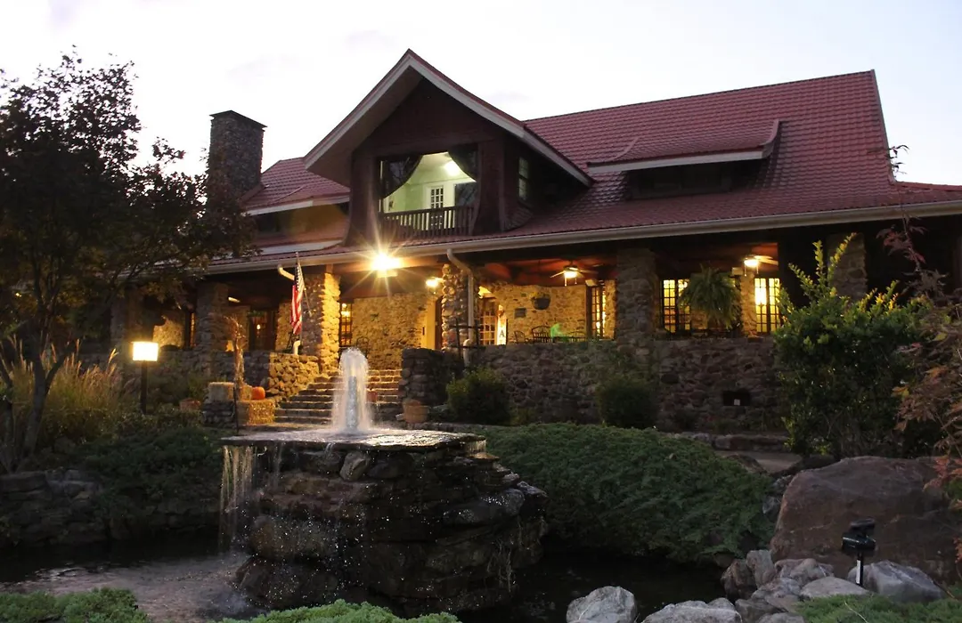 Hilltop Manor B&B-1