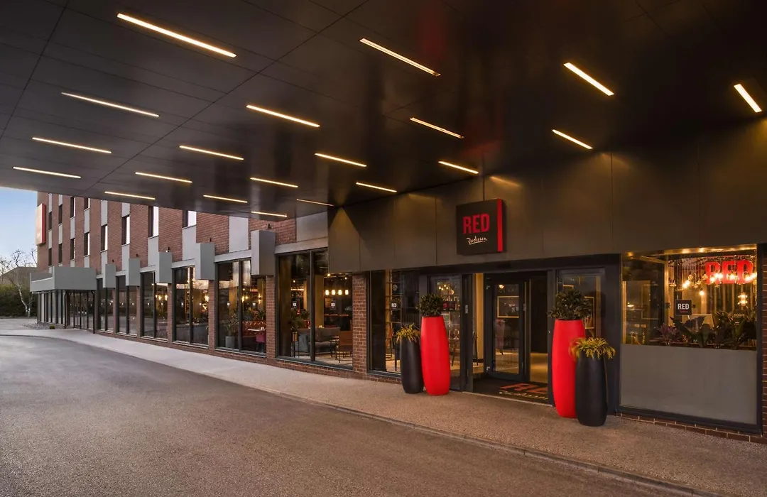 Radisson Red London Gatwick Airport-1