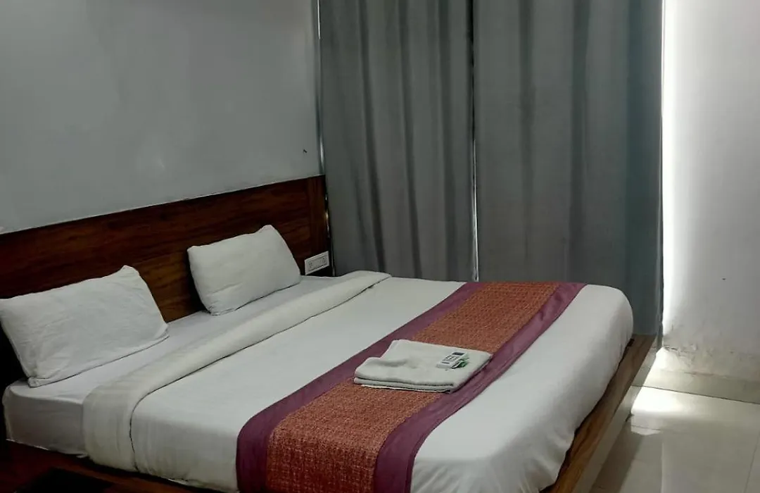 Hotel Silver Place Near Igi Airport Dwarka-1