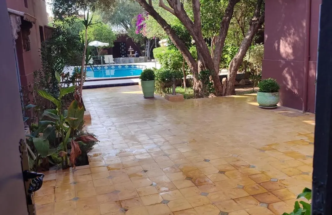 Riad Les Jardins Mabrouk-1