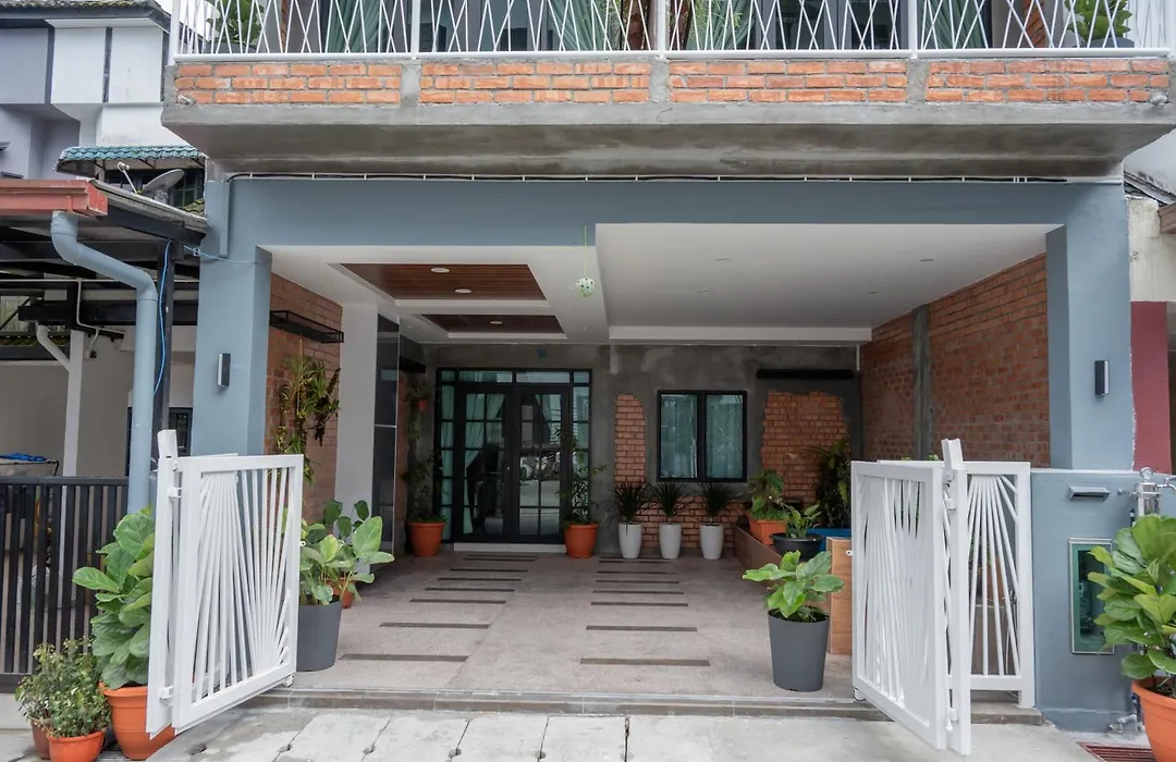 Bricks Guesthouse-1