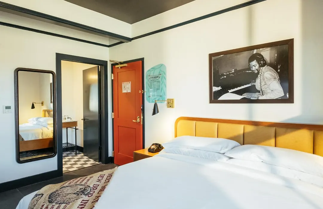Dew Drop Inn Hotel&Lounge-1