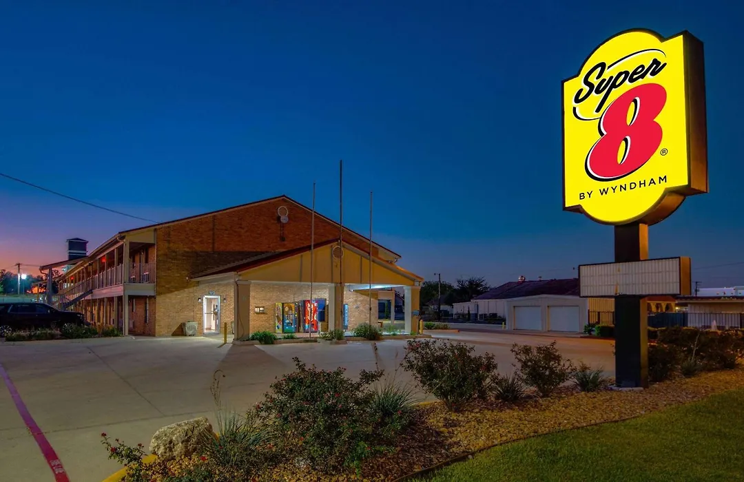 Super 8 By Wyndham Pleasanton-1