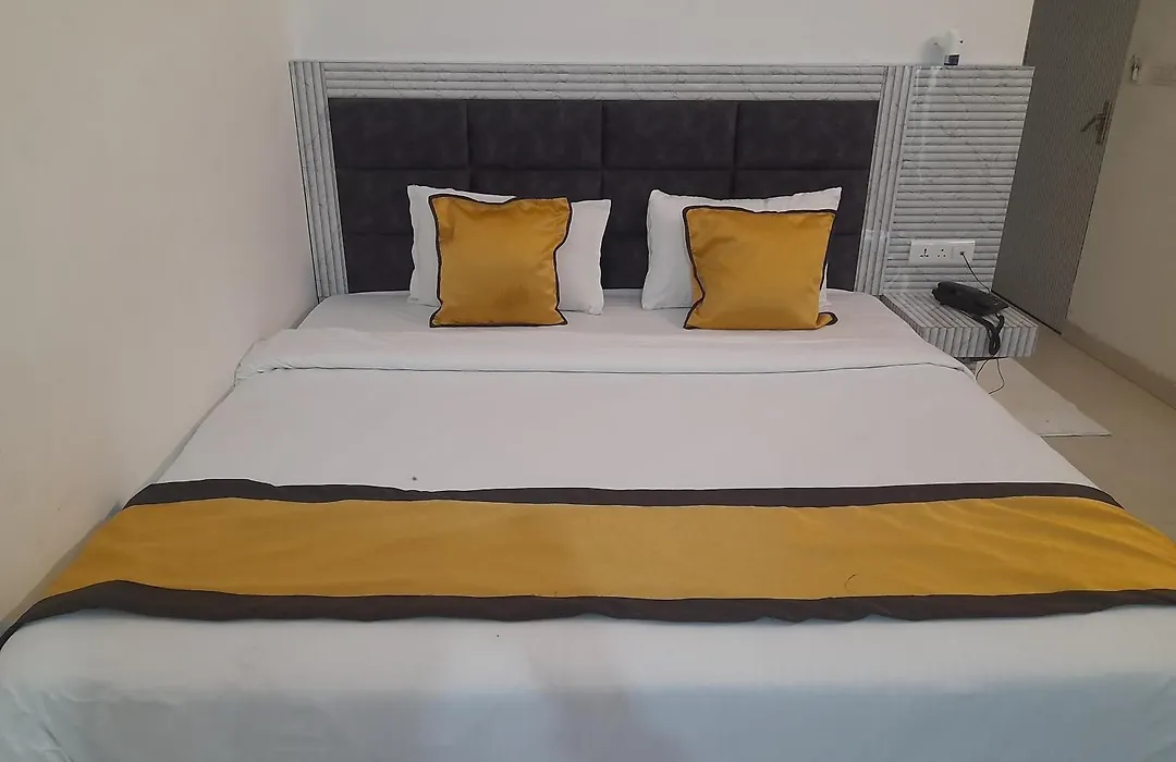 Hotel Global Inn -1 Km From Railway Station - Lift Food And Free Parking-1