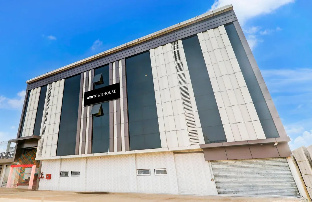 Super Townhouse Gls International-1