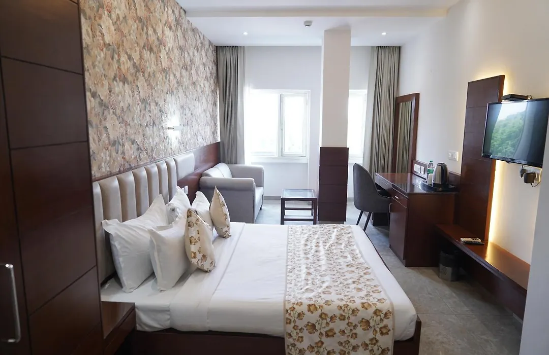 Hotel The Saffron Park-1