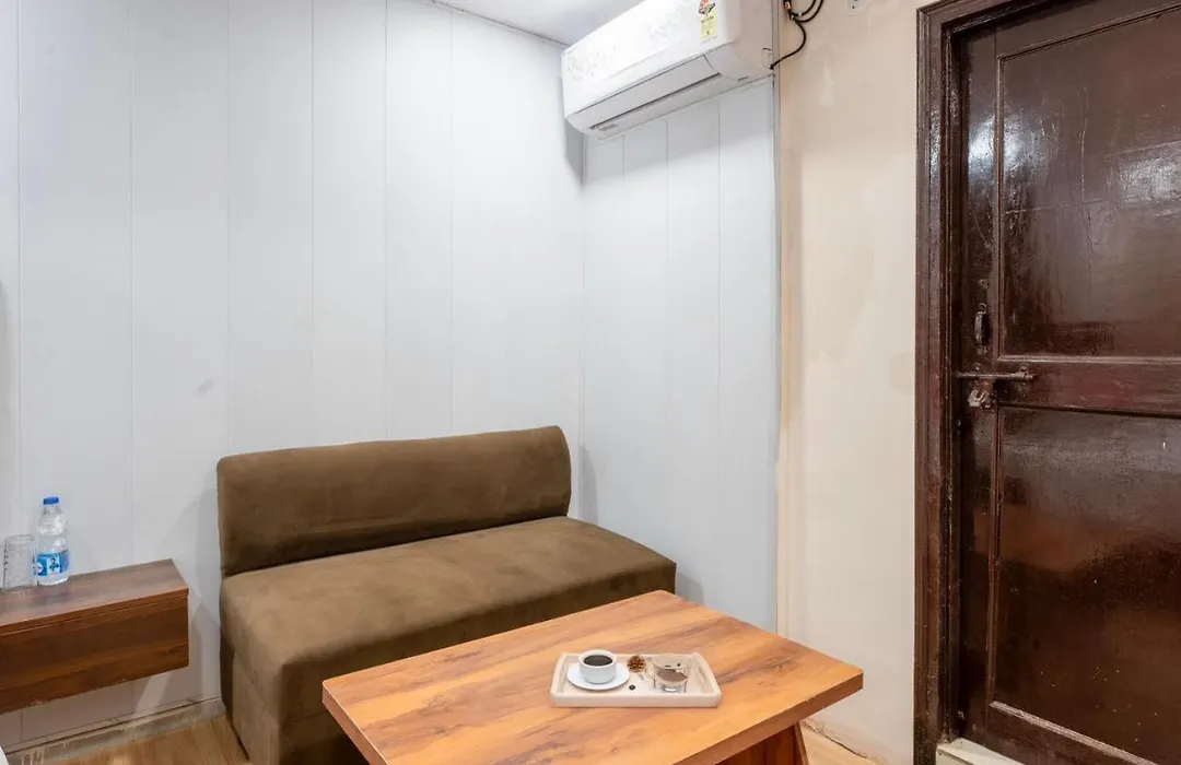La Deliche Stays-1