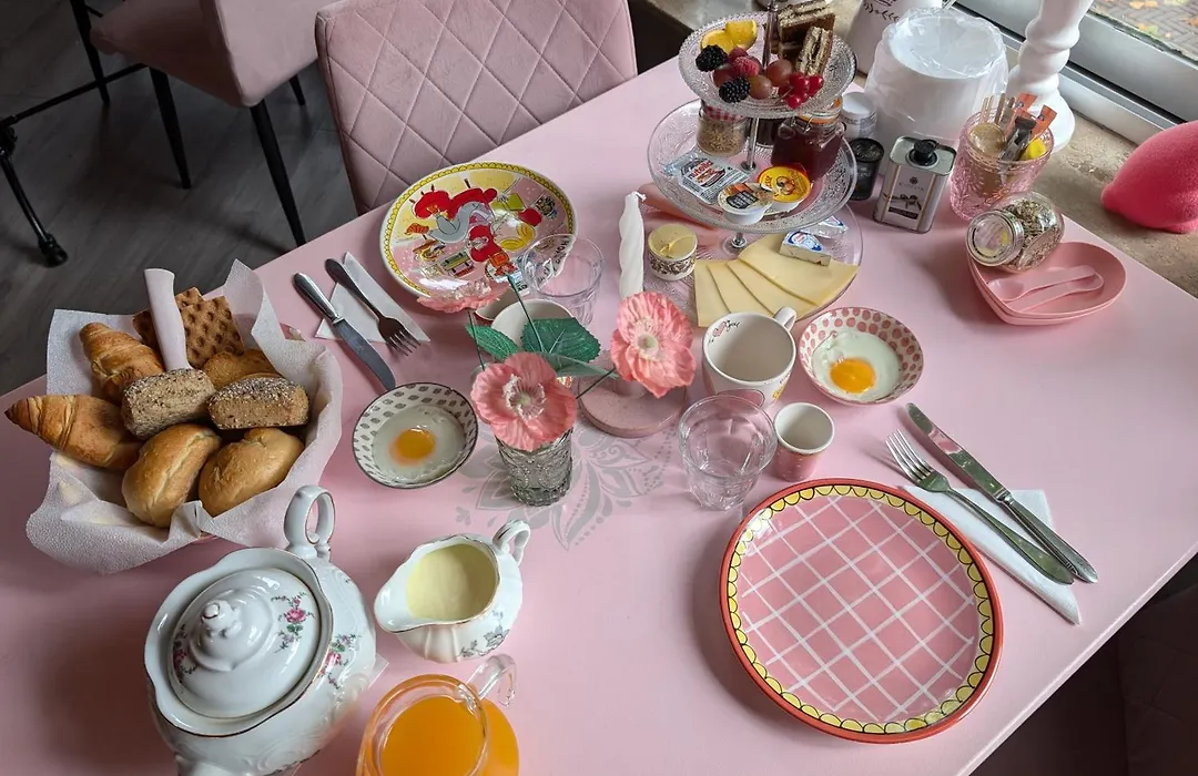 Pink Hotel B&B Lela-1