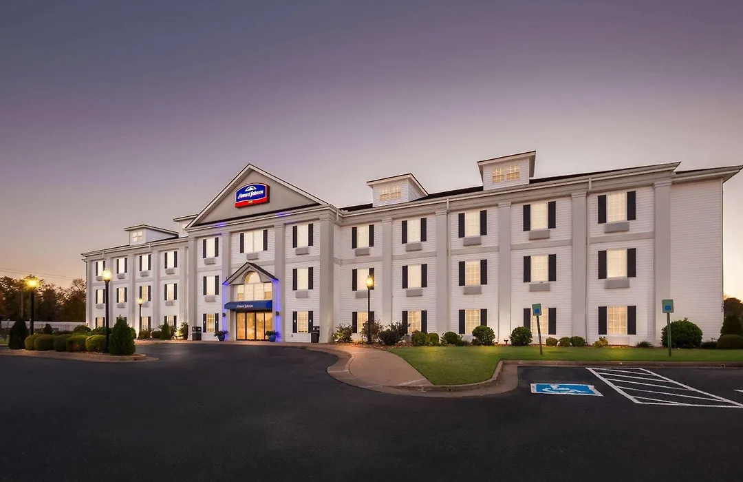 Howard Johnson By Wyndham Jackson-1