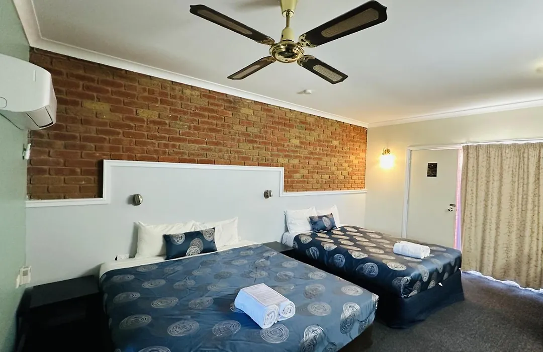 Early Australian Motor Inn-1