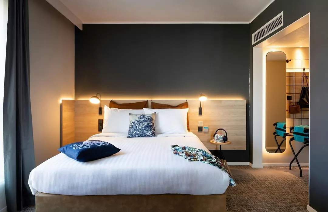 Moxy Plymouth-1