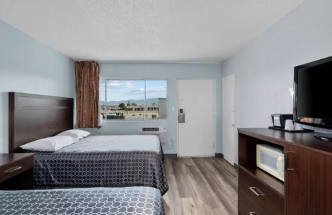 Holiday Lodge-1