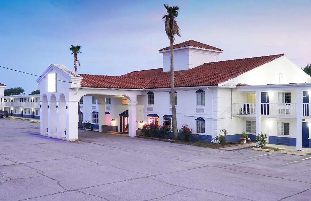Boardwalk Suites Lafayette-1