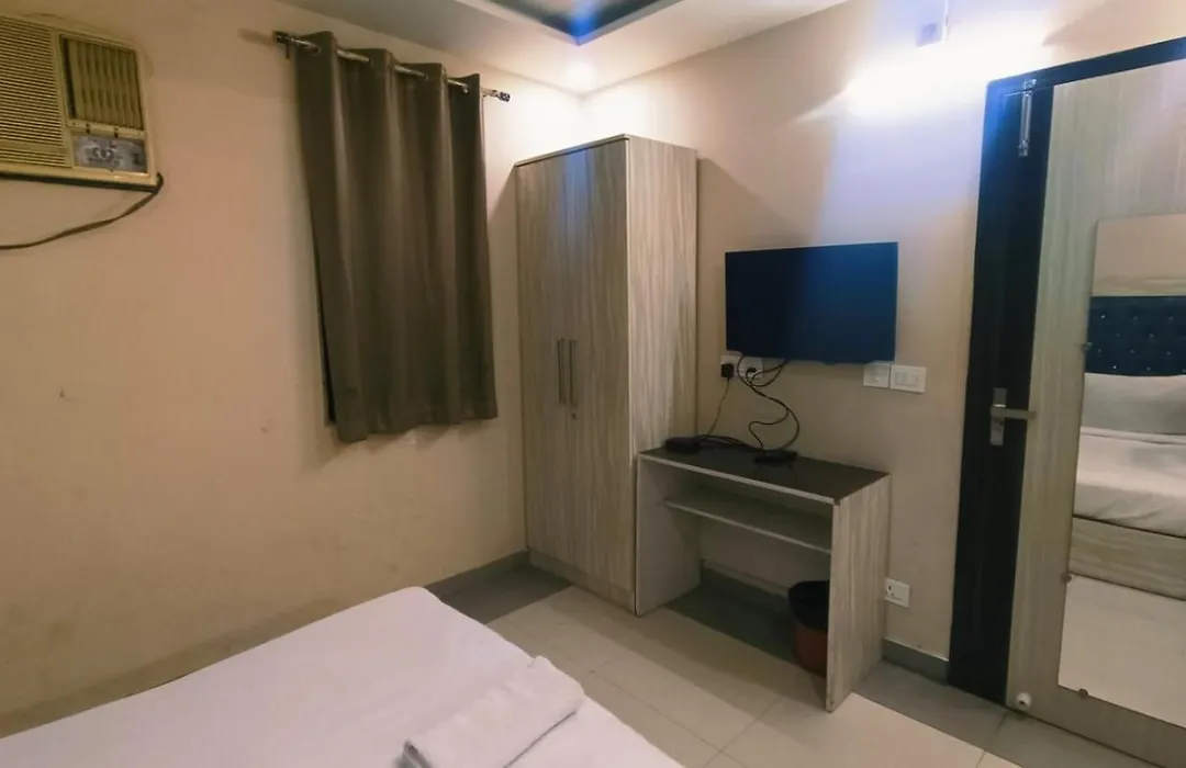 Hotel Luxury Inn Adarsh Nagar Metro Pillar No 100-1