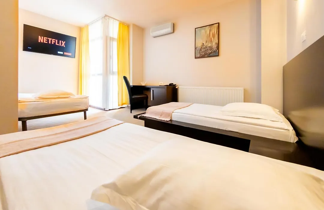 Hotel Maxim-1