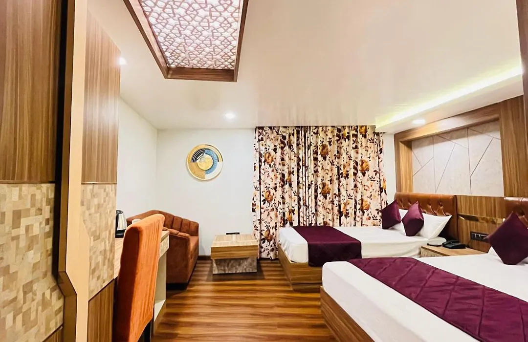 Luxury Stay At Hotel Broadway Boutique Mall Road Chowrasta Near Mahakal Temple-1