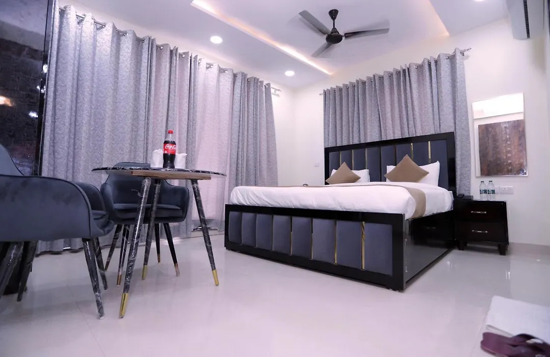 The Royal Villa - Noida Sector 70-1