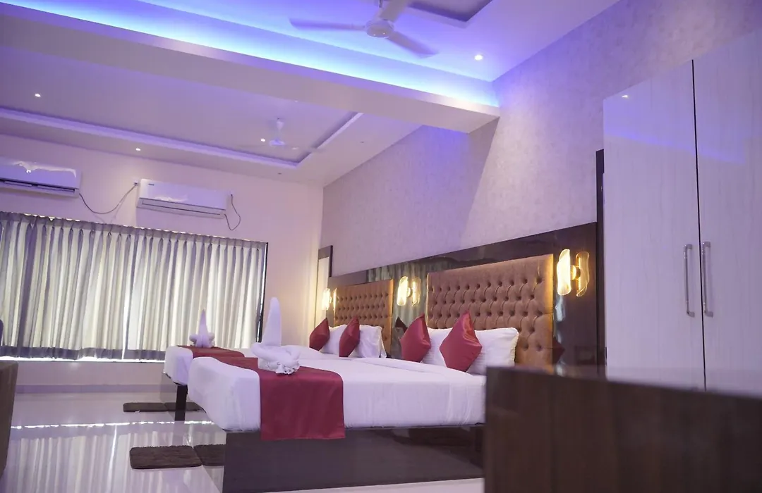 Hotel Warner The Royal Unicorn-1