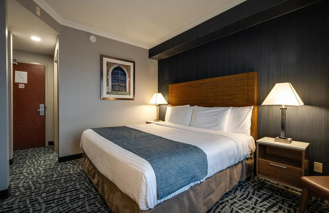Monte Carlo Inn Toronto West Suites-1