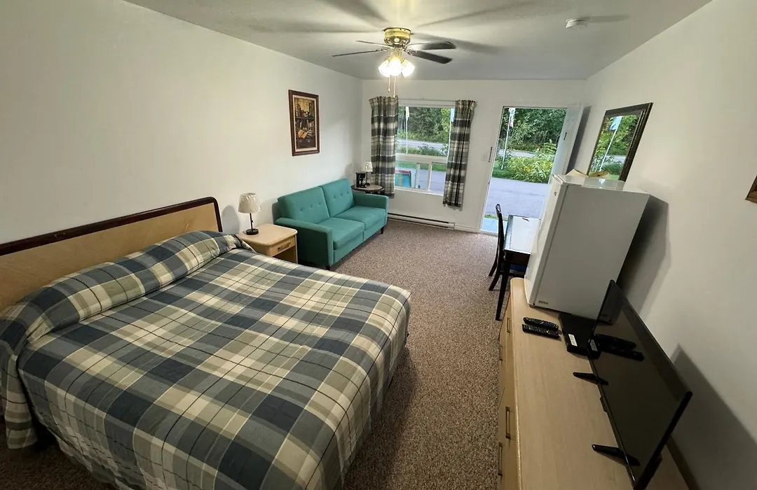 The Fundy Rocks Resort-1
