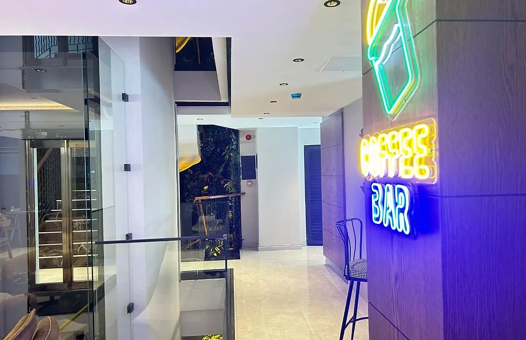 Sam Hotel-1
