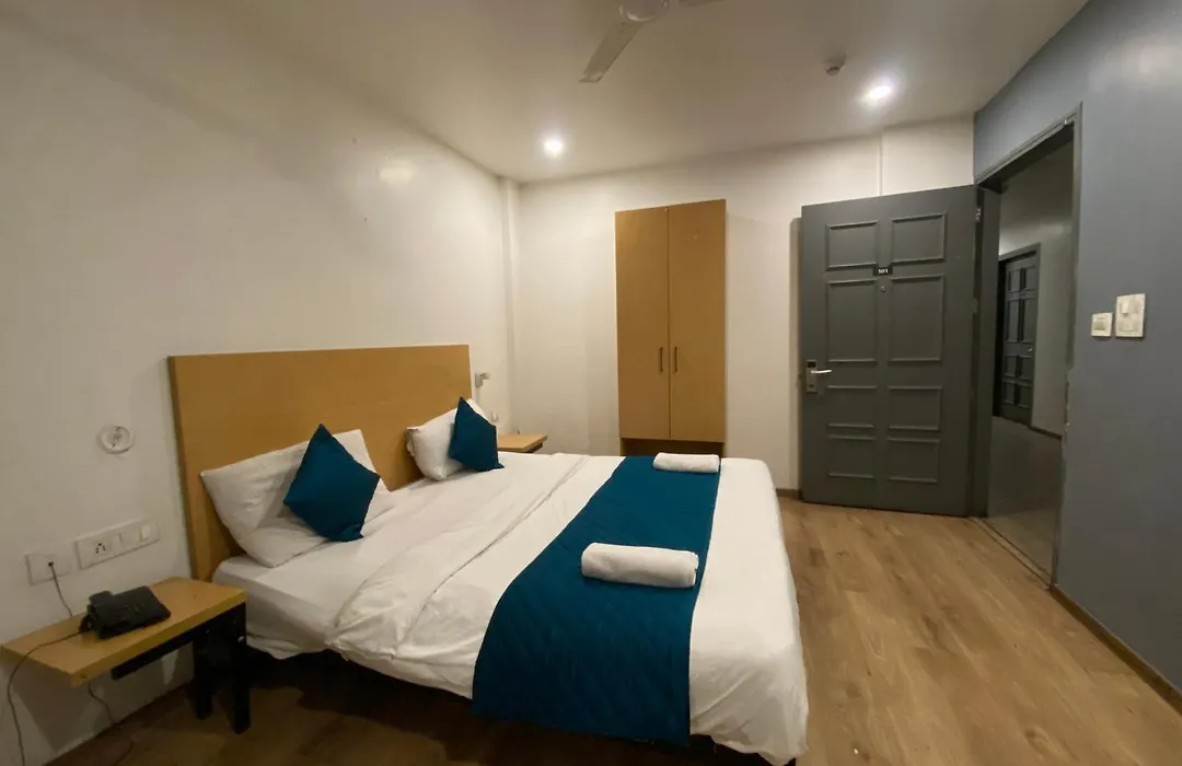Hotel White Saffron Pitampura Near Kohat Enclave Metro Station-1