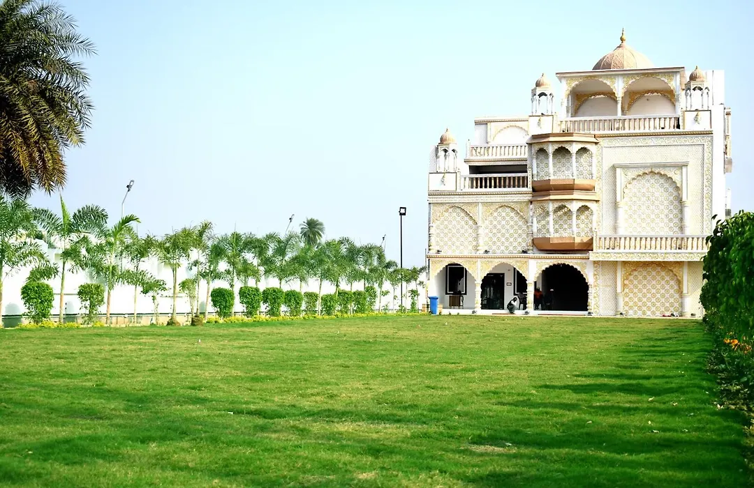 Vatika Banquet And Lawn-1
