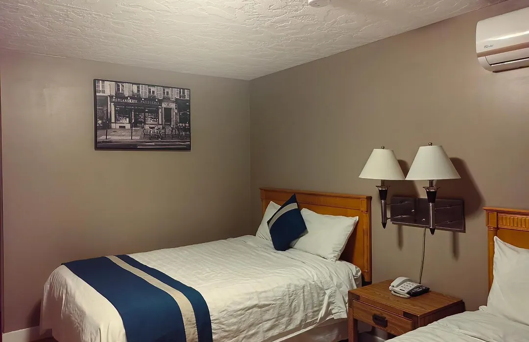 Harbour Light Motel-1