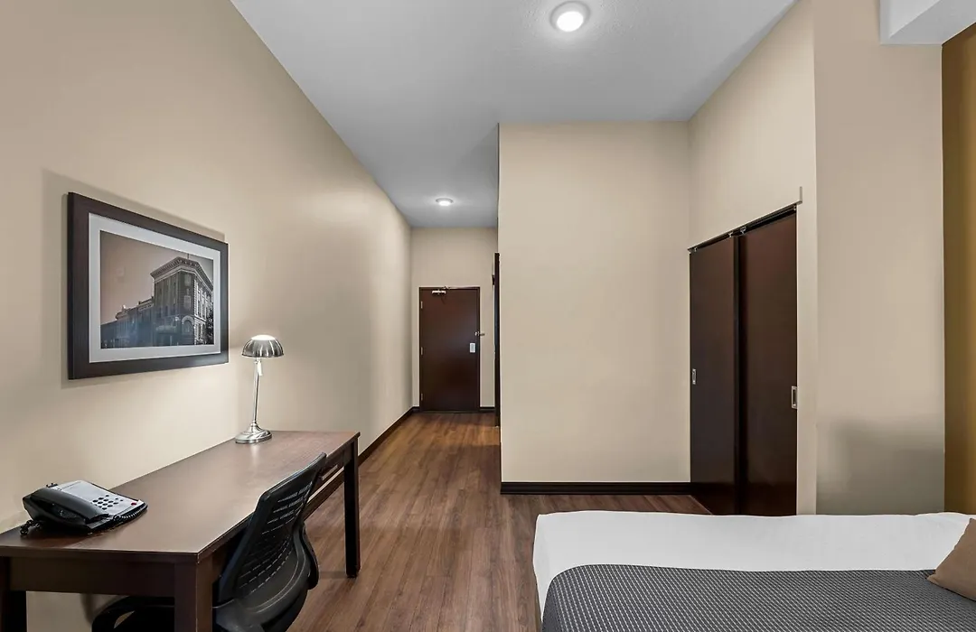 Best Western Plus Lacombe Inn And Suites-1