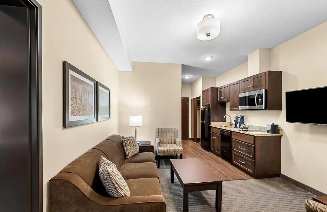 Best Western Plus Lacombe Inn And Suites-1