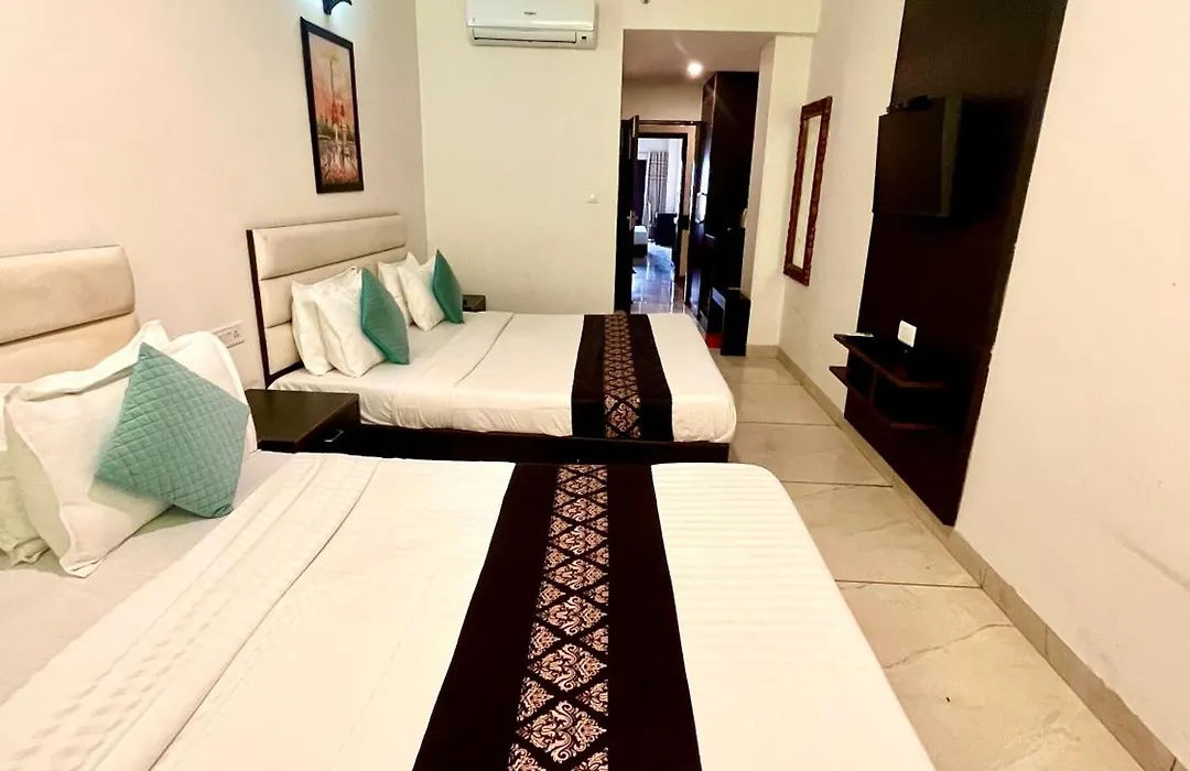 Hotel Jb Residency !! Luxurious & Royal Balcony Rooms !! Large Rooms-1