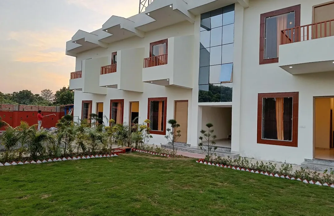Lee Corbett Resort-1