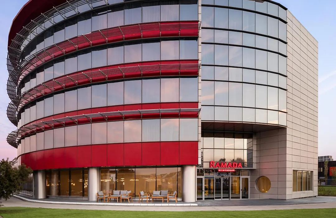 Ramada By Wyndham Bucharest Otopeni Airport-1