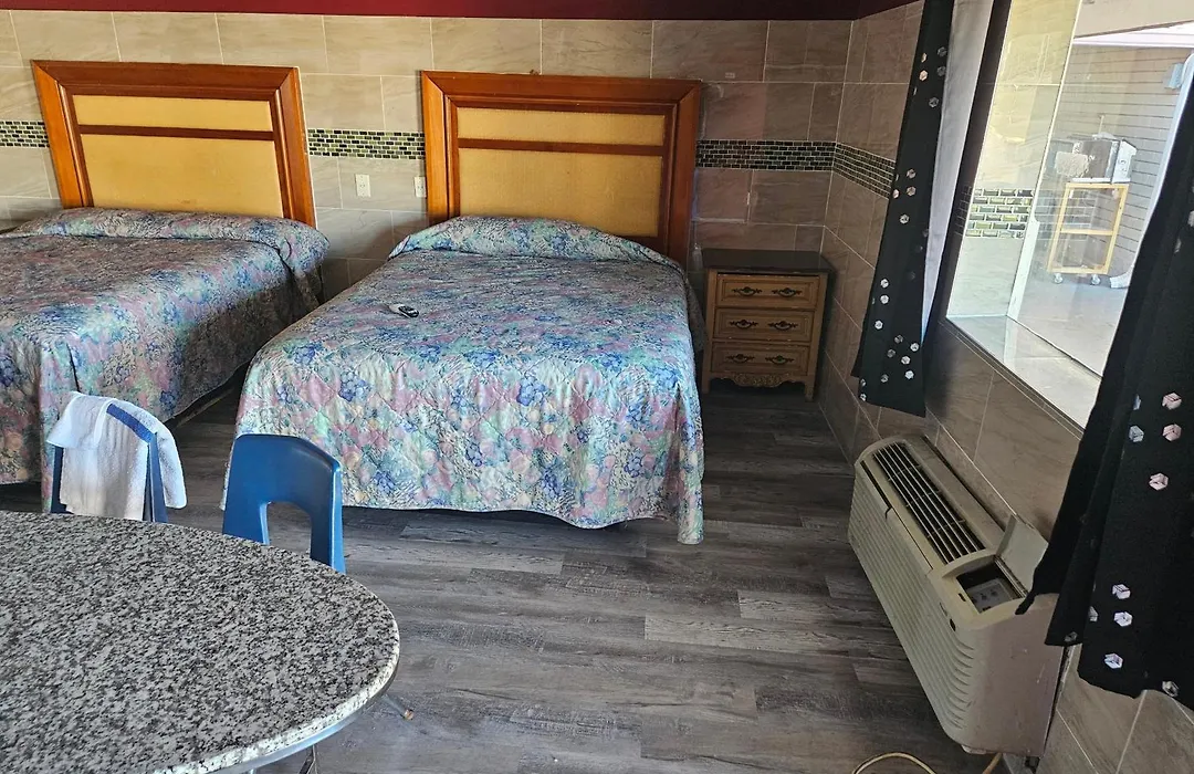Sunshine Inn-1