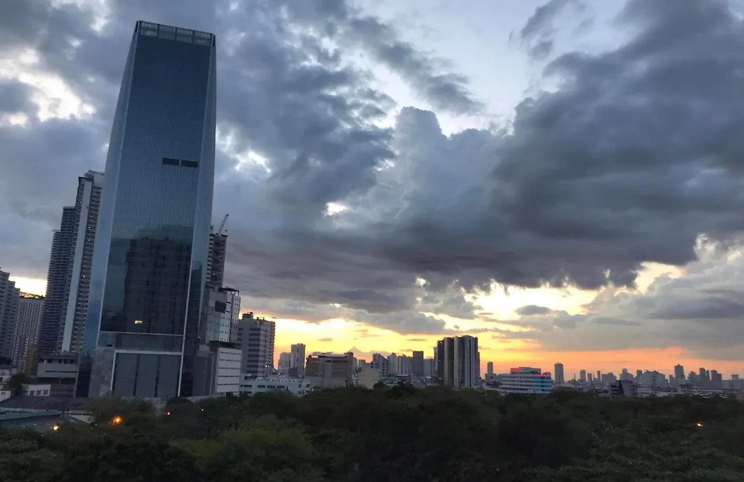5 Minutes To Jazz Mall! Studio-Type Condo 100Mbps-1