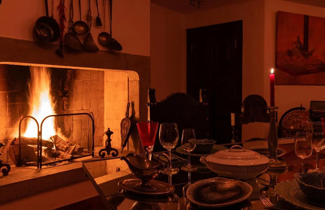 Unique Double Smart Room In 17 Century Home With Snooker, Hottub And Bbq-1