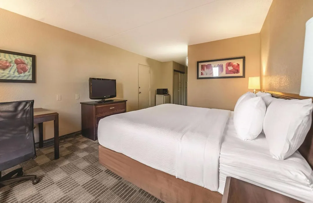 Ramada Inn By Wyndham Fairfield Nj-1