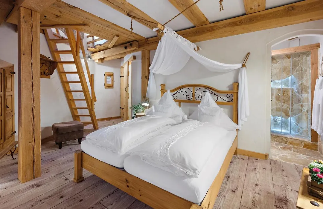 Mohrs Herzl Chalet-1