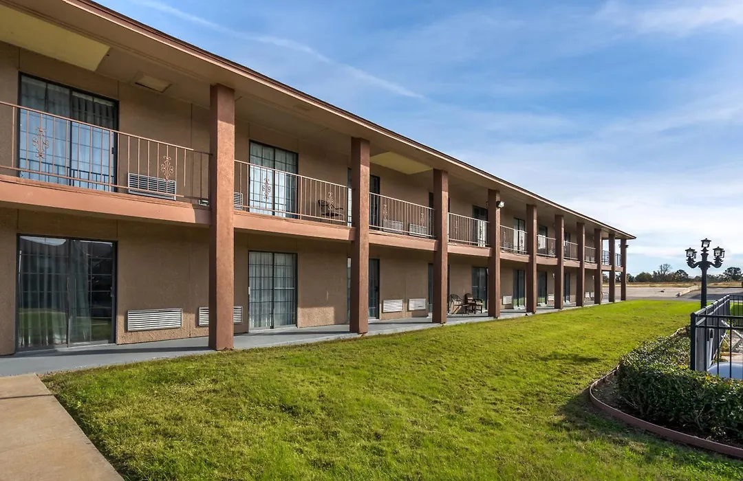 Red Roof Inn & Suites Sulphur Springs-1